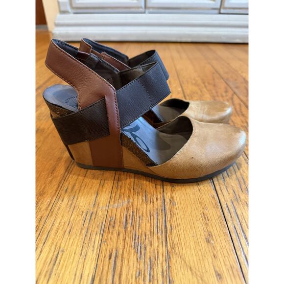 OTBT Rexburg Shoes Womens Size 7.5 Tan Brown Leather Wedge Sandals Comfort - Picture 2 of 9